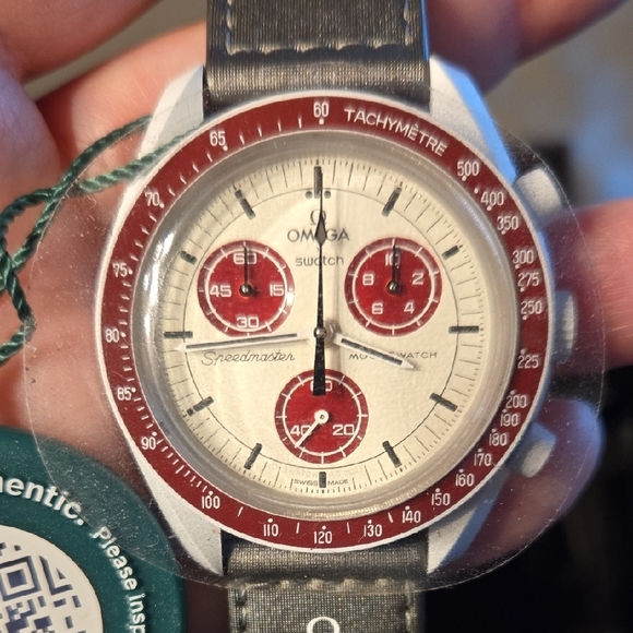 Omega Speedmaster with Red and Gray Accents - Picture 3 of 16